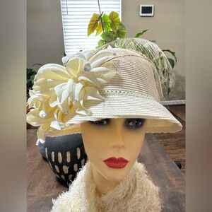 NWT Elegant Cream Floral CHURCH LADY Hat